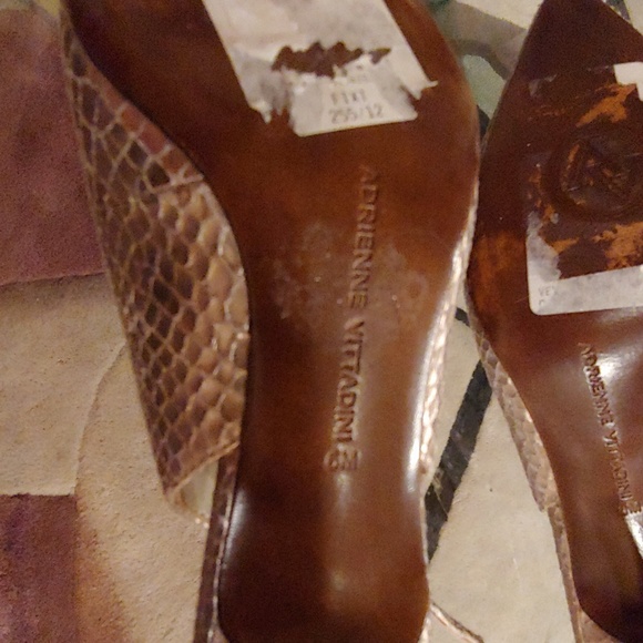 Brand new Adriennne Vittadini gold snakeskin - Picture 5 of 6